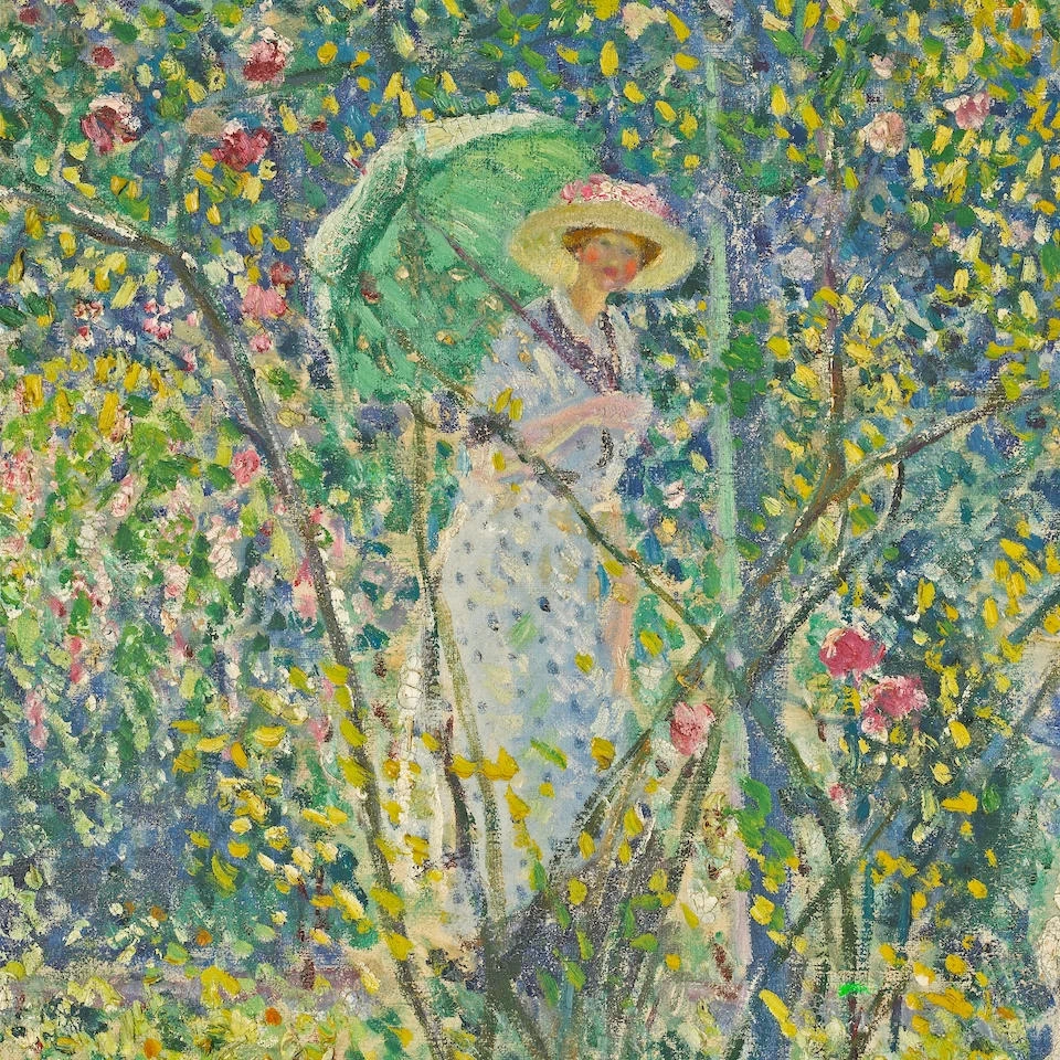 Donna in giardino con parasole